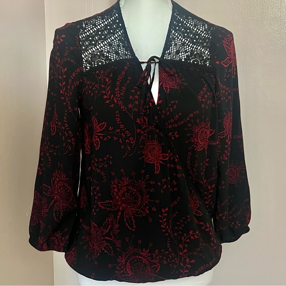 ⭐️ 2 for $15. Express Black and Red Patterned Top blouse lace detail